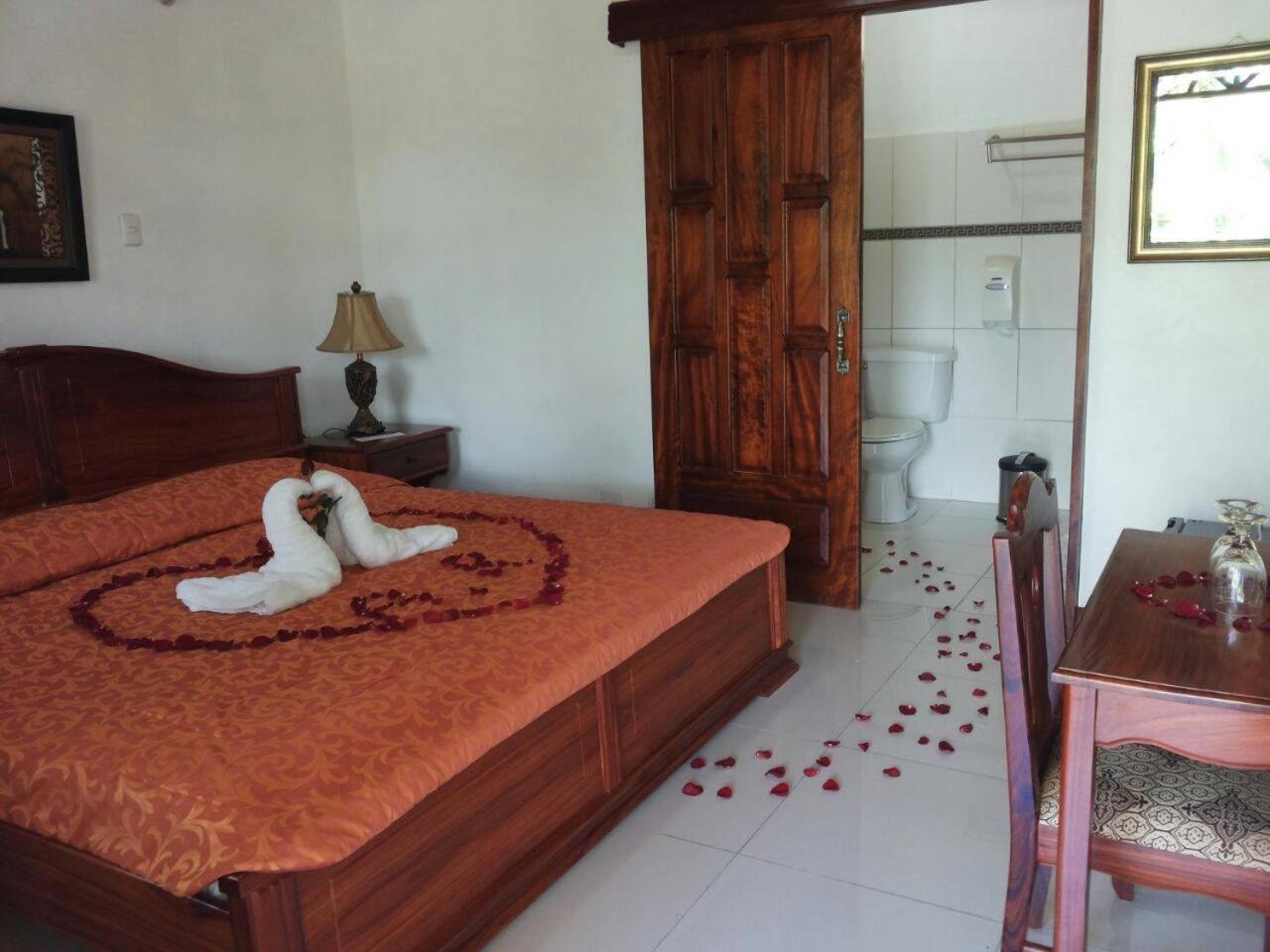 Hotel Los Higuerones Paso Canoas Екстериор снимка